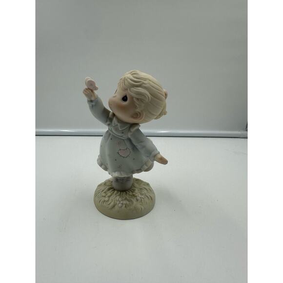 Precious Moments 1992 HAPPINESS IS AT OUR FINGERTIPS 529931 Figurine - Picture 1 of 6